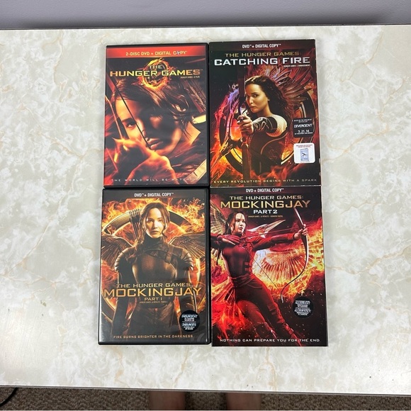 Hunger Games Trilogy 4 DVDs - Picture 1 of 9
